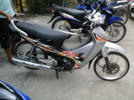 Wave 125 r ปี 49 สีเทา ดำ  กุญแจ 2 ชั้น รถบ้าน สภาพเดิมๆ เครื่องดี ไม่หลวม เอกสารครบ