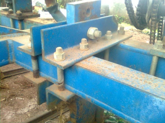 ขาย ลิปเปอร์ลงปุ๋ยแบบขาคาดร่องอ้อยครับ