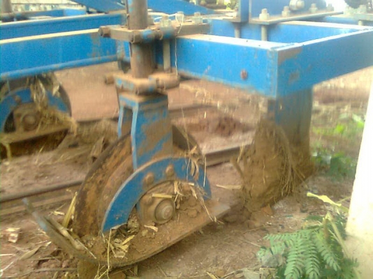 ขาย ลิปเปอร์ลงปุ๋ยแบบขาคาดร่องอ้อยครับ