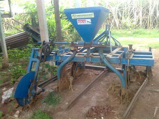 ขาย ลิปเปอร์ลงปุ๋ยแบบขาคาดร่องอ้อยครับ