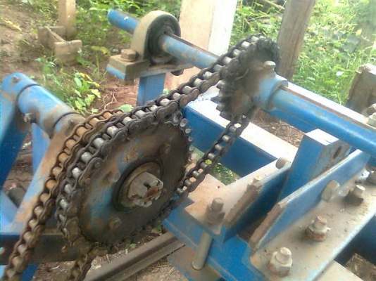 ขาย ลิปเปอร์ลงปุ๋ยแบบขาคาดร่องอ้อยครับ