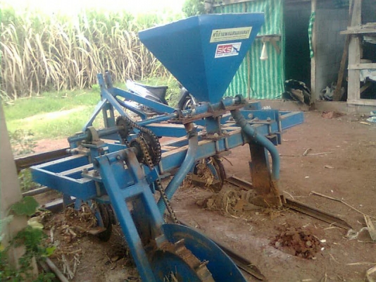 ขาย ลิปเปอร์ลงปุ๋ยแบบขาคาดร่องอ้อยครับ