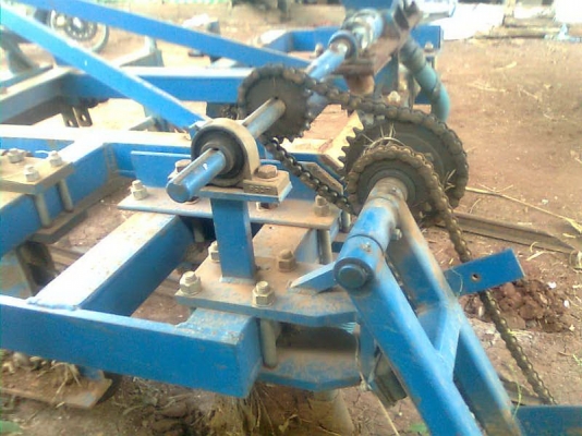 ขาย ลิปเปอร์ลงปุ๋ยแบบขาคาดร่องอ้อยครับ