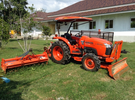 ขายรถแทรกเตอร์คูโบต้ารุ่น L3608 พร้อมอุปกรณ์ 4 ชิ้นสภาพสวยมาก
