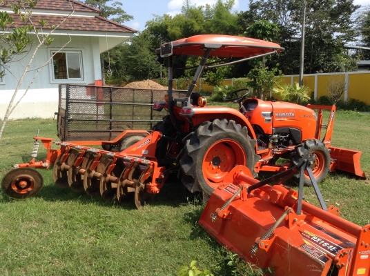 ขายรถแทรกเตอร์คูโบต้ารุ่น L3608 พร้อมอุปกรณ์ 4 ชิ้นสภาพสวยมาก