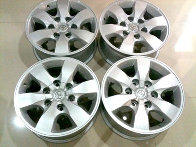 แม็กซ์ใหม่ TOYOTA  FORTUNER แท้  16 นิ้ว 6รู139ตจวส่งได้ครับ