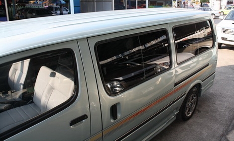 ฟรีดาว์TOYOTA, HIACE 3.0 GL ปี 2002 เกียร์ธรรมดา 12 ที่นั่ง หลังคาแต่ง VIP สามแถว เครื่องเดิม ๆ ตัวถังสวย ช่างล่างดี แอร์เย็น ประกันชั้น 1 ยังเหลือ จัดไฟแนนได้ 5308 ต่องวด 5 ปี ฟรีดาว์TOYOTA, HIACE 3.0 GL ปี 2002 เกียร์ธรรมดา 12 ที่นั่ง หลังคาแต่ง VIP สามแถว เครื่องเดิม ๆ ตัวถังสวย ช่างล่างดี แอร์เย็น ประกันชั้น 1 ยังเหลือ จัดไฟแนนได้ 5308 ต่องวด 5 ปี
