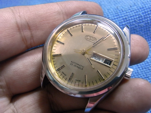 28พ.ย.56((น้าเล็ก)) นำเสนอนาฬิกา ข้อมือ หลายเรือน