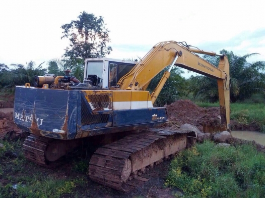 ขายด่วน KOMATSU PC 200-3 รถสวยพร้อมใช้งานค่ะ