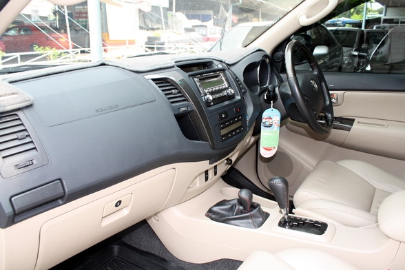 TOYOTA FORTUNER 3.0 V (4 WD) TRD SPORTIVO ปี 2008 เกียร์ออโต้ สีขาว TOYOTA FORTUNER 3.0 V (4 WD) TRD SPORTIVO ปี 2008 เกียร์ออโต้ สีขาว