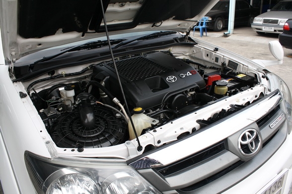 TOYOTA FORTUNER 3.0 V (4 WD) TRD SPORTIVO ปี 2008 เกียร์ออโต้ สีขาว TOYOTA FORTUNER 3.0 V (4 WD) TRD SPORTIVO ปี 2008 เกียร์ออโต้ สีขาว