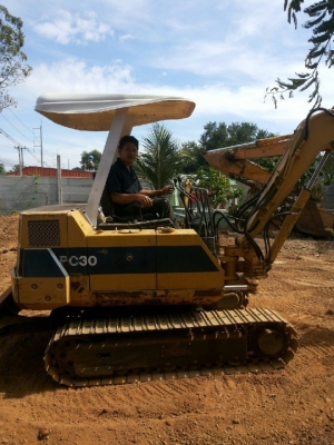 ขายรถขุด-ดัน KOMATSU pc 30-6 (ลายหัวเจาะ)รถเก่านอก 100\% สภาพดีพร้อมใช้งาน มีเอกสารแจ้งจำหน่าย