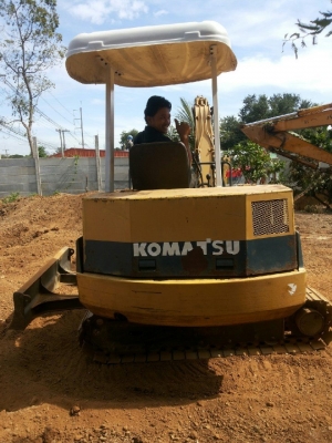 ขายรถขุด-ดัน KOMATSU pc 30-6 (ลายหัวเจาะ)รถเก่านอก 100\% สภาพดีพร้อมใช้งาน มีเอกสารแจ้งจำหน่าย
