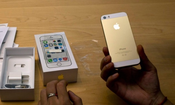 ขาย Iphone 5 สีขาว ประกันเหลือ 10 เดือน