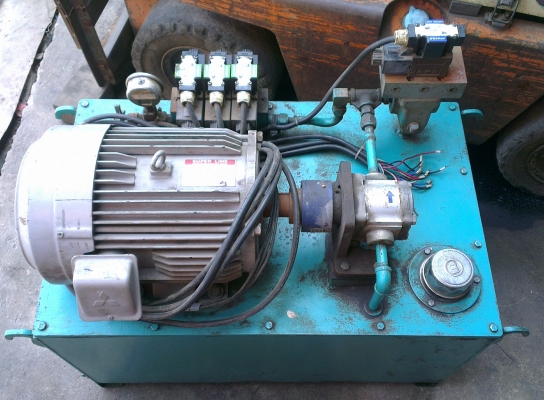 Sell> ขายชุดปั้มไฮดรอลิค พร้อมคอนโทรลไฟฟ้า มอเตอร์ 7.5 แรง มีชุดวาล์วไฟฟ้าครบ พร้อมใช้งานครับ