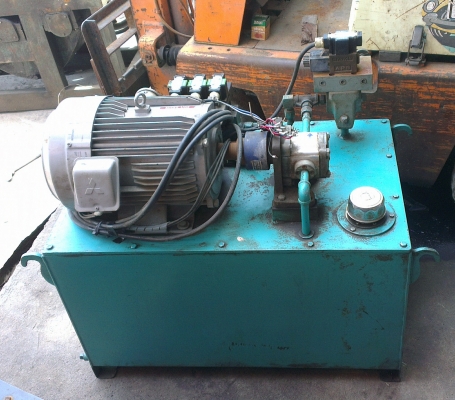 Sell> ขายชุดปั้มไฮดรอลิค พร้อมคอนโทรลไฟฟ้า มอเตอร์ 7.5 แรง มีชุดวาล์วไฟฟ้าครบ พร้อมใช้งานครับ