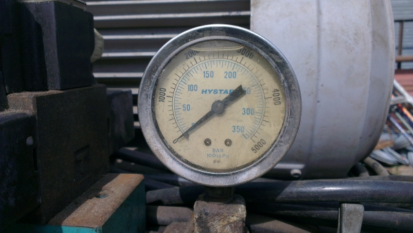 Sell> ขายชุดปั้มไฮดรอลิค พร้อมคอนโทรลไฟฟ้า มอเตอร์ 7.5 แรง มีชุดวาล์วไฟฟ้าครบ พร้อมใช้งานครับ