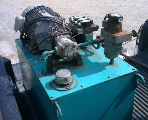 Sell> ขายชุดปั้มไฮดรอลิค พร้อมคอนโทรลไฟฟ้า มอเตอร์ 7.5 แรง มีชุดวาล์วไฟฟ้าครบ พร้อมใช้งานครับ