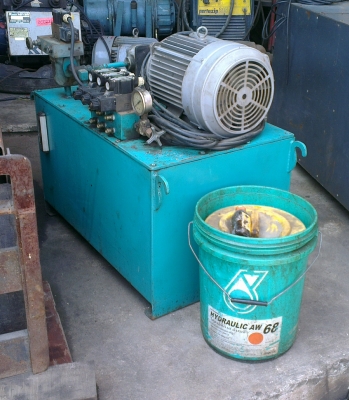 Sell> ขายชุดปั้มไฮดรอลิค พร้อมคอนโทรลไฟฟ้า มอเตอร์ 7.5 แรง มีชุดวาล์วไฟฟ้าครบ พร้อมใช้งานครับ