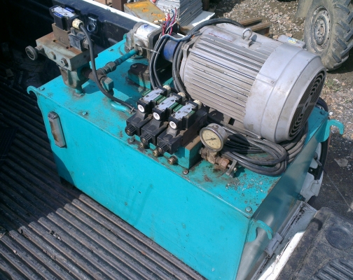 Sell> ขายชุดปั้มไฮดรอลิค พร้อมคอนโทรลไฟฟ้า มอเตอร์ 7.5 แรง มีชุดวาล์วไฟฟ้าครบ พร้อมใช้งานครับ