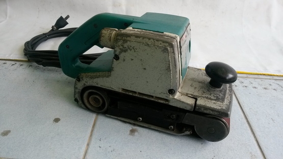 เครื่องขัดกระดาษทรายแบบสายพานmakita รุ่น 9401 (940w.) 4 นิ้วพร้อมใช้งานครับ