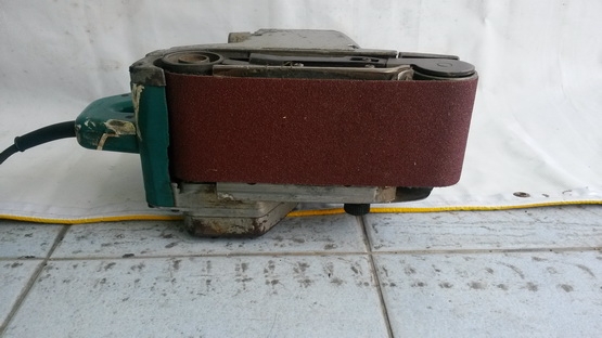 เครื่องขัดกระดาษทรายแบบสายพานmakita รุ่น 9401 (940w.) 4 นิ้วพร้อมใช้งานครับ