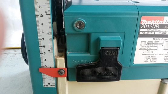 กบแท่นไฟฟ้า(เครื่องรีดไม้) makita 2012 NB สภาพดีมากๆพร้อมใช้งาน(มีคลิปตัวอย่างการทำงานของรุ่นนี้ให้ดูครับ)