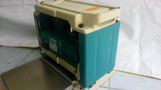 กบแท่นไฟฟ้า(เครื่องรีดไม้) makita 2012 NB สภาพดีมากๆพร้อมใช้งาน(มีคลิปตัวอย่างการทำงานของรุ่นนี้ให้ดูครับ)