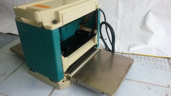 กบแท่นไฟฟ้า(เครื่องรีดไม้) makita 2012 NB สภาพดีมากๆพร้อมใช้งาน(มีคลิปตัวอย่างการทำงานของรุ่นนี้ให้ดูครับ)