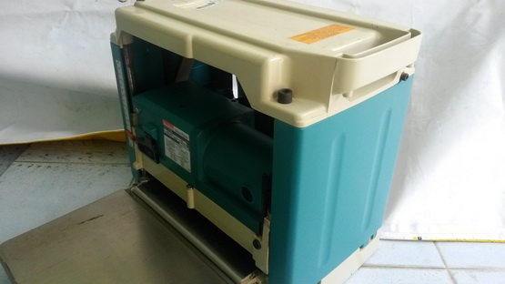 กบแท่นไฟฟ้า(เครื่องรีดไม้) makita 2012 NB สภาพดีมากๆพร้อมใช้งาน(มีคลิปตัวอย่างการทำงานของรุ่นนี้ให้ดูครับ)