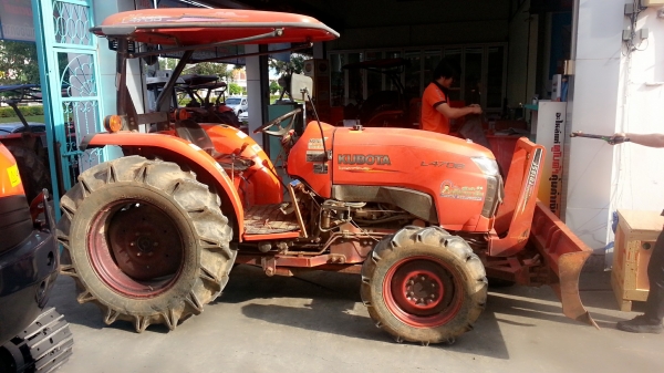 ขายรถไถคูโบต้า มือสองถูกม๊าก มาก L4708 ราคา 350,000 อุปกรณ์ 2 ชิ้น ขายรถไถคูโบต้า มือสองถูกม๊าก มาก L4708 ราคา 350,000 อุปกรณ์ 2 ชิ้น