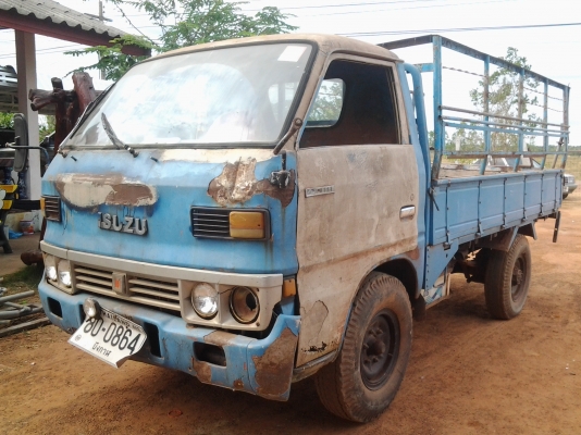 ISUZU ELF88 สี่ล้อ ทะเบียนขาด1 ปี เครื่องแหวนหลวมครับ