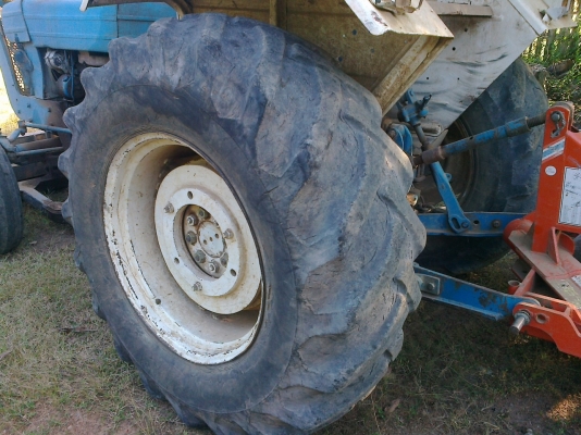 รถไถ FORD 6600 เสื้อลาย รถไถใช้งานปกติดี มีทะเบียนครบ