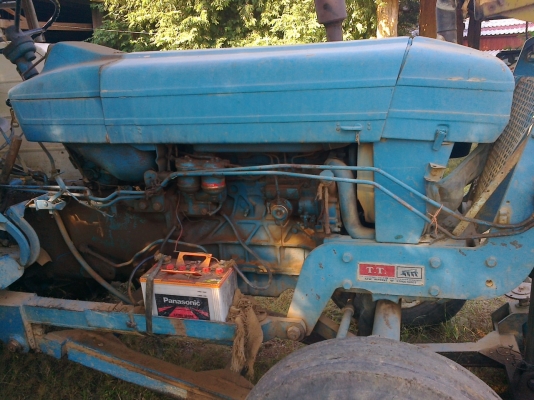 รถไถ FORD 6600 เสื้อลาย รถไถใช้งานปกติดี มีทะเบียนครบ