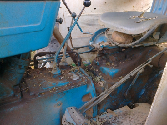 รถไถ FORD 6600 เสื้อลาย รถไถใช้งานปกติดี มีทะเบียนครบ