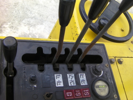 รถยกไฟฟ้าอิชิยูเก๋านอกพร้อมใช้ราคา48,000และ45,000บาท2คันขนาด1ตันแบตดีปั่มเเรงมีใหเเลือก2คัน