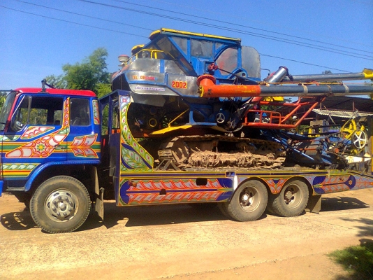 ขายรถเกี่ยวศักดิ์พัฒนาอุ้ม2.5ตันรถเกี่ยวข้าวอยู่สภาพสวยพร้อมใช้งาน