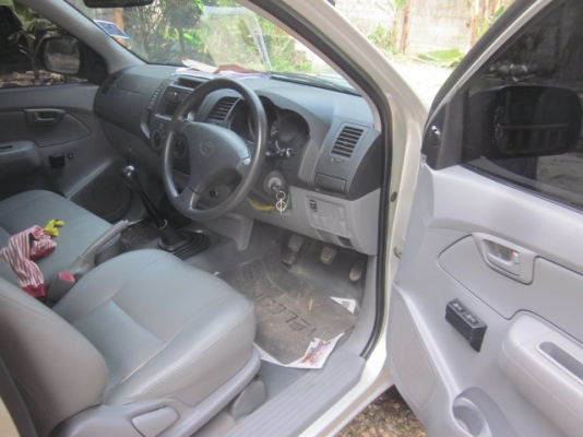 ขายวีโก้ตอนเดียว  เครื่อง 3.0  มือเดียวป้ายแดงครับ