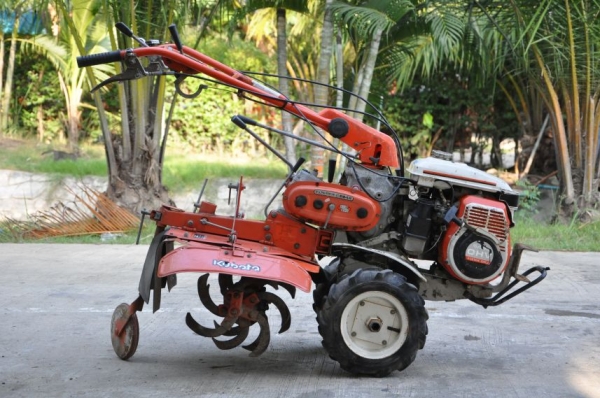 ขายรถพรวนดินkubota T1-60สภาพสวยเดิมจากญี่ปุ่น มีเกียร์ แฮนด์ปรับระดับได้ สาดดินได้ดีมาก 18,000เท่านั้น