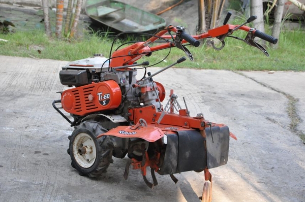 ขายรถพรวนดินkubota T1-60สภาพสวยเดิมจากญี่ปุ่น มีเกียร์ แฮนด์ปรับระดับได้ สาดดินได้ดีมาก 18,000เท่านั้น