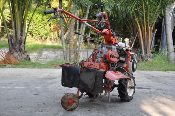 ขายรถพรวนดินkubota T1-60สภาพสวยเดิมจากญี่ปุ่น มีเกียร์ แฮนด์ปรับระดับได้ สาดดินได้ดีมาก 18,000เท่านั้น