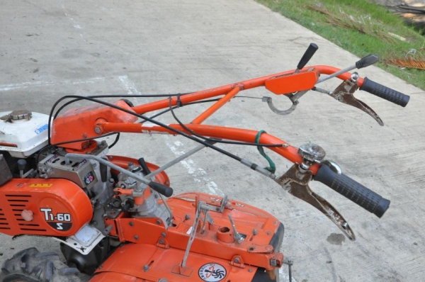 ขายรถพรวนดินkubota T1-60สภาพสวยเดิมจากญี่ปุ่น มีเกียร์ แฮนด์ปรับระดับได้ สาดดินได้ดีมาก 18,000เท่านั้น