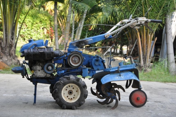 ขายรถพรวนดินISEKI MC4สภาพสวยเดิมจากญี่ปุ่น มีเกียร์ แฮนด์ปรับระดับได้ สาดดินได้ดีมาก 16,500เท่านั้น