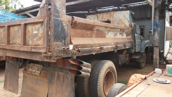 ***ขายแล้วครับขอบคุณ Truck2hand ขาย6ล้อหัวยาวดั๊มดิน ISUZU TX วาง EH700 168HP (ยังไม่ลงเล่ม) เครื่องแน่นดี แรง ติดง่ายอึด ช่วงล่างใหญ่เฟืองท้ายFUSO คัสซีดีกระบะดั๊มเหล็กสภาพดีพื้นดีข้างมีผุนิดหน่อย ยาง900ดี4เส้นพอใช้2เส้น หัวเดิมมีประตูปิด พ.ธรรมดา หัวเก๋