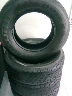 ยางป้ายแดงไม่ลงดิน 265-65-17   ปี3413 1ชุด