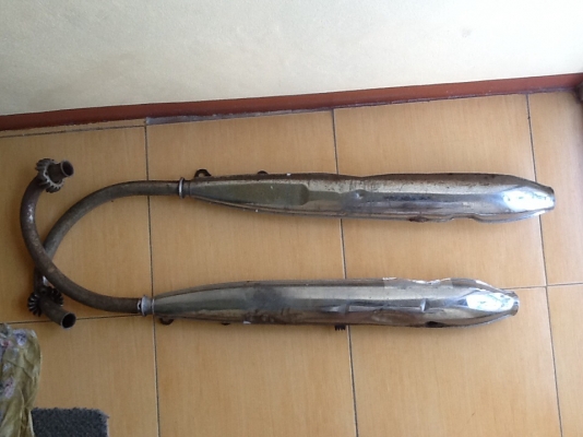 ขายท่อ honda หมู พร้อมคอท่อ สภาพสวยๆ แท้ๆ ถูกๆ 12500 0918759329