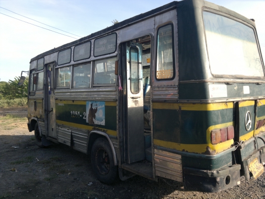 ขายรถบัสเล็ก 1 คัน ช่วงล่าง HINO KM310 เครื่องเดิม ช่วงล่างเดิม