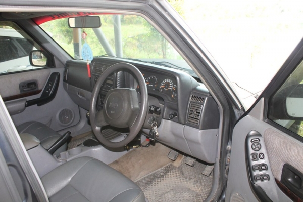 ขาย JEEP CHEROKEE 2.5 4WD