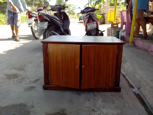 ขายตู้ไม้สักเก่าวางTVได้ครับ