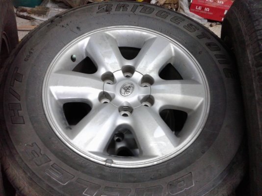 ขายแม็กพร้อมยาง vigo 265/65/17ปี10